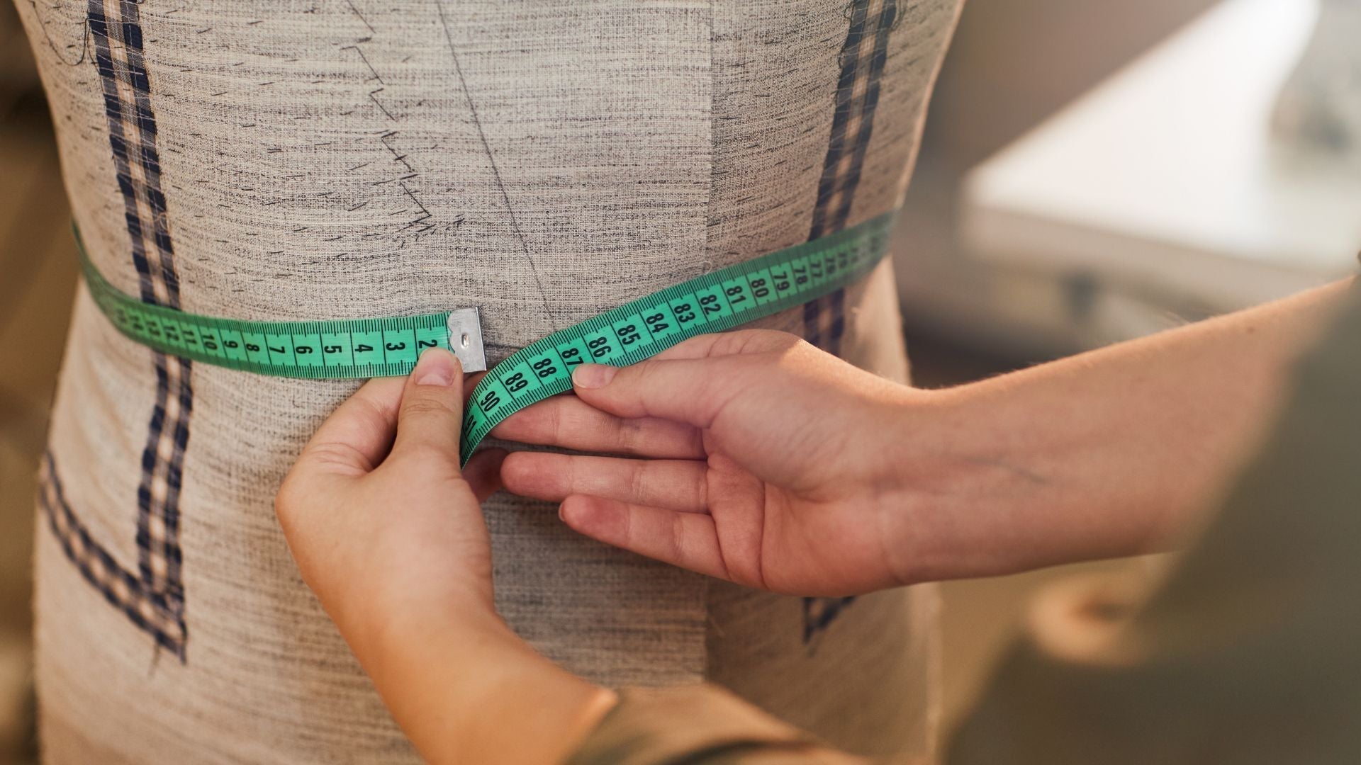 Cómo Tomar Tus Medidas Para Elegir la Prenda de Cuero Perfecta